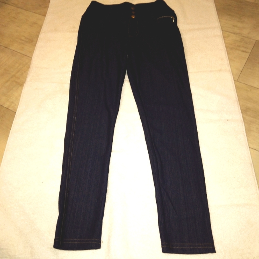 Navy blue elastic waist with 3 buttons for show brand new never worn